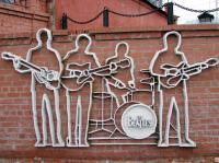 En Ekaterimburgo inauguran monumento a Los Beatles